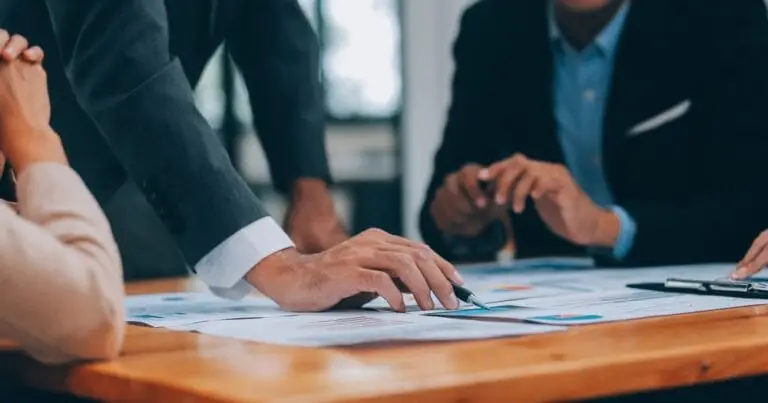 Business,People,Entrepreneurs,Teams,Are,Meeting,Discussing,And,Problem,Solving